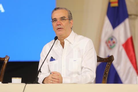Presidente Abinader agota amplia agenda en Santiago