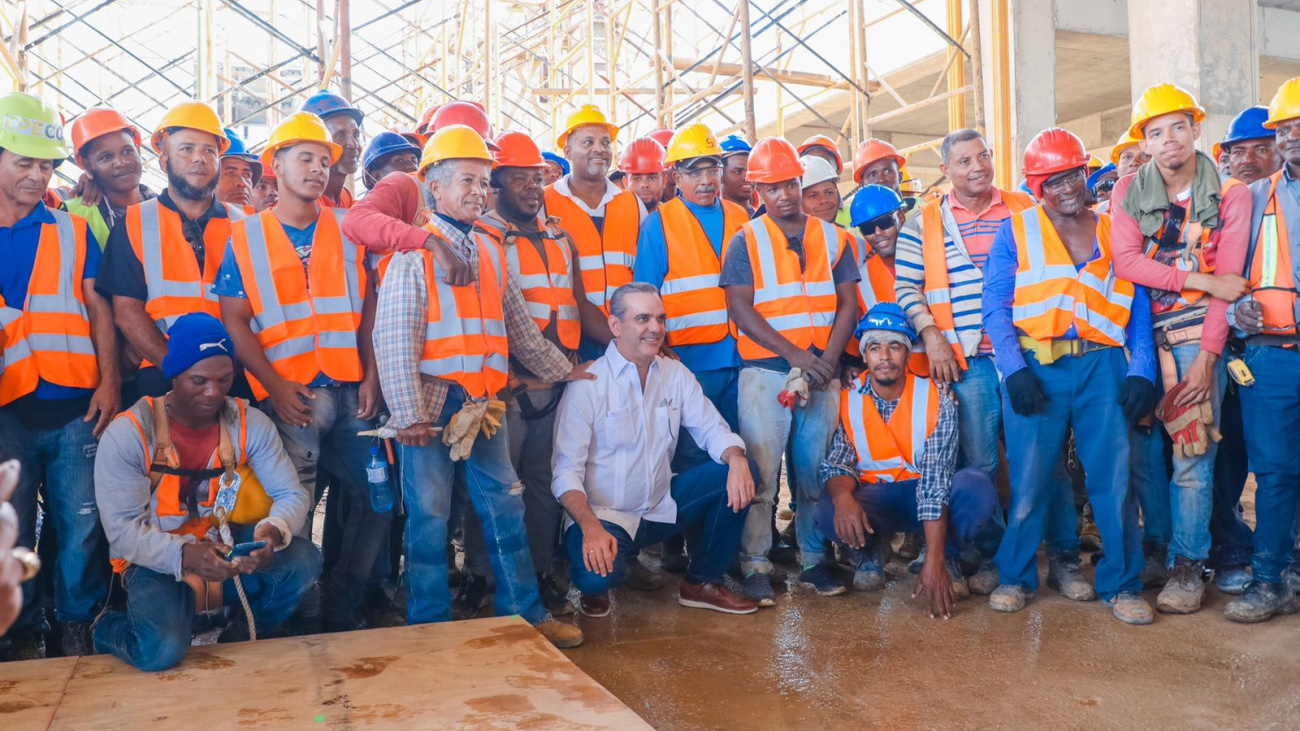 Presidente Abinader supervisa construcción del Metro y el Teleférico de Los Alcarrizos