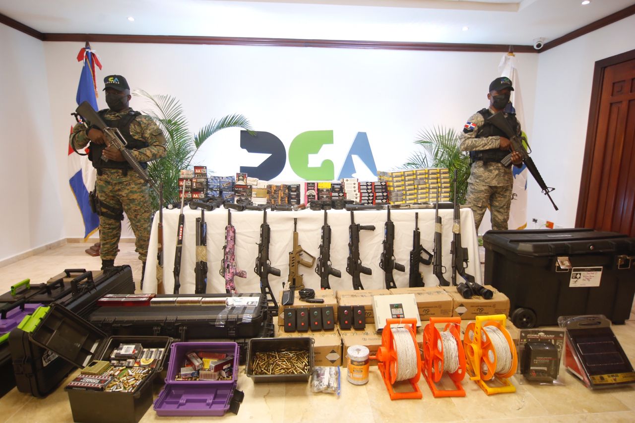 Aduanas detiene contrabando de armas de guerra