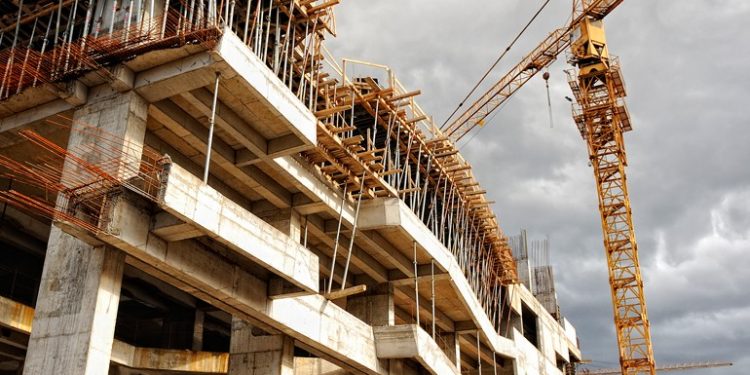 Anuncian aumento de 24% para los trabajadores de la construcción