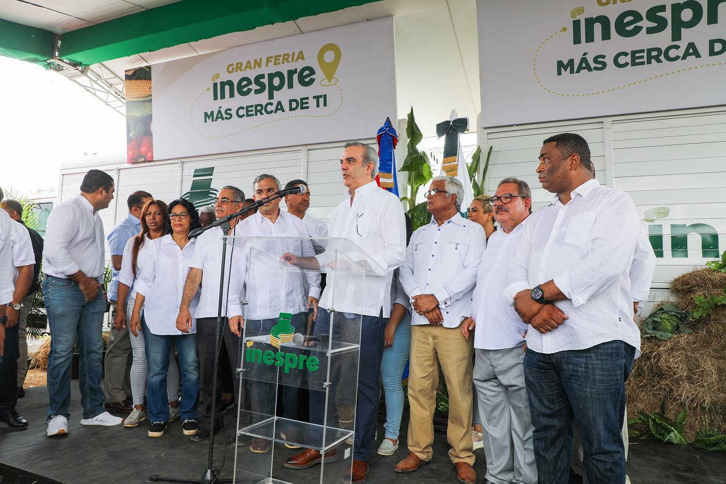 Presidente Abinader hace acto de presencia en feria "Inespre Más Cerca de Ti" en SDE