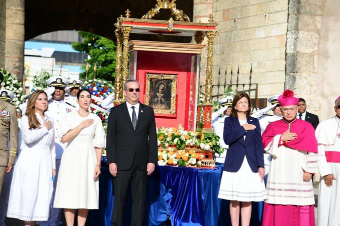 Presidente encabeza acto centenario de Coronación Canónica de la Virgen de la Altagracia
