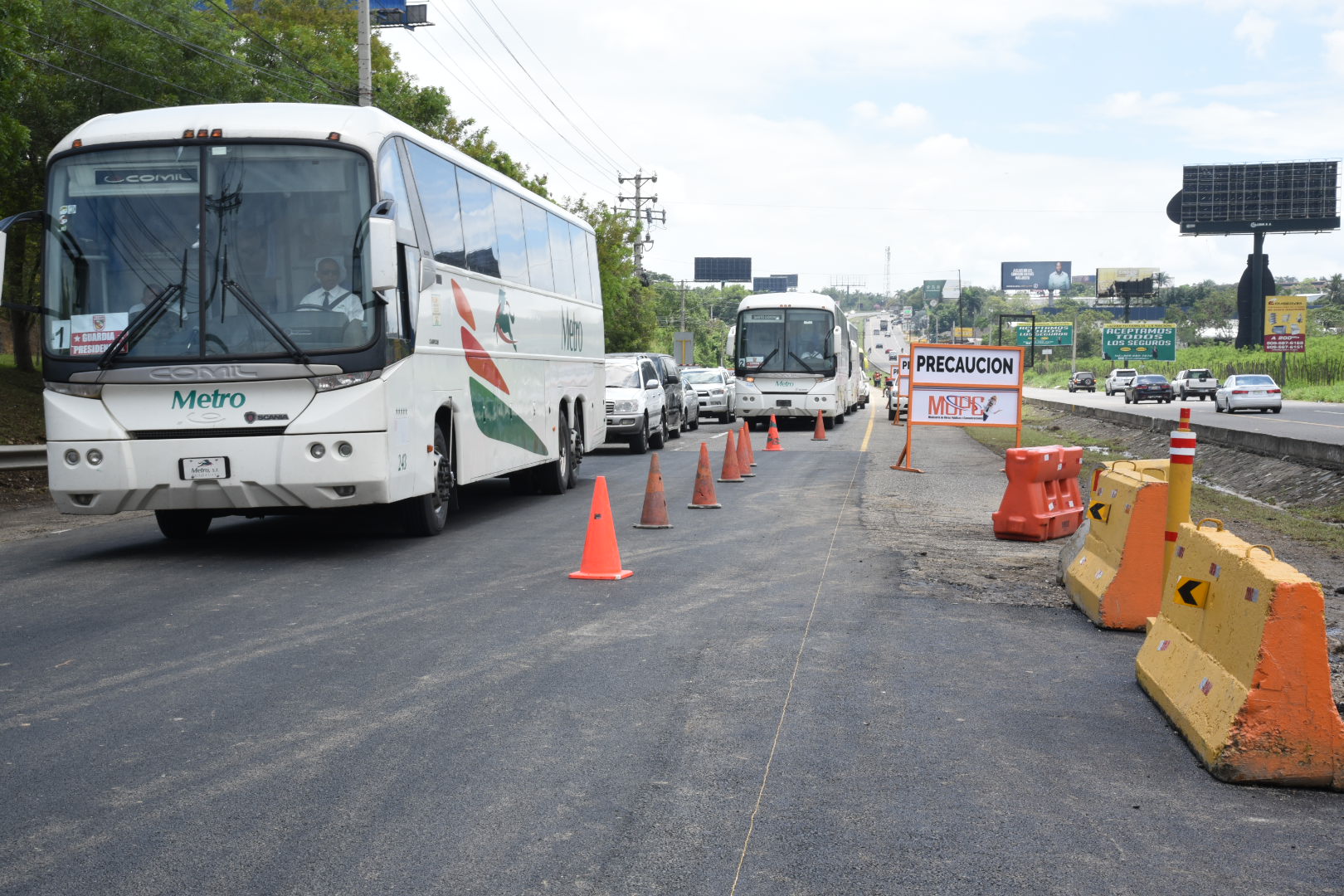 MOPC reprograma horarios de asfaltado en autopista Duarte para facilitar el tránsito vehicular