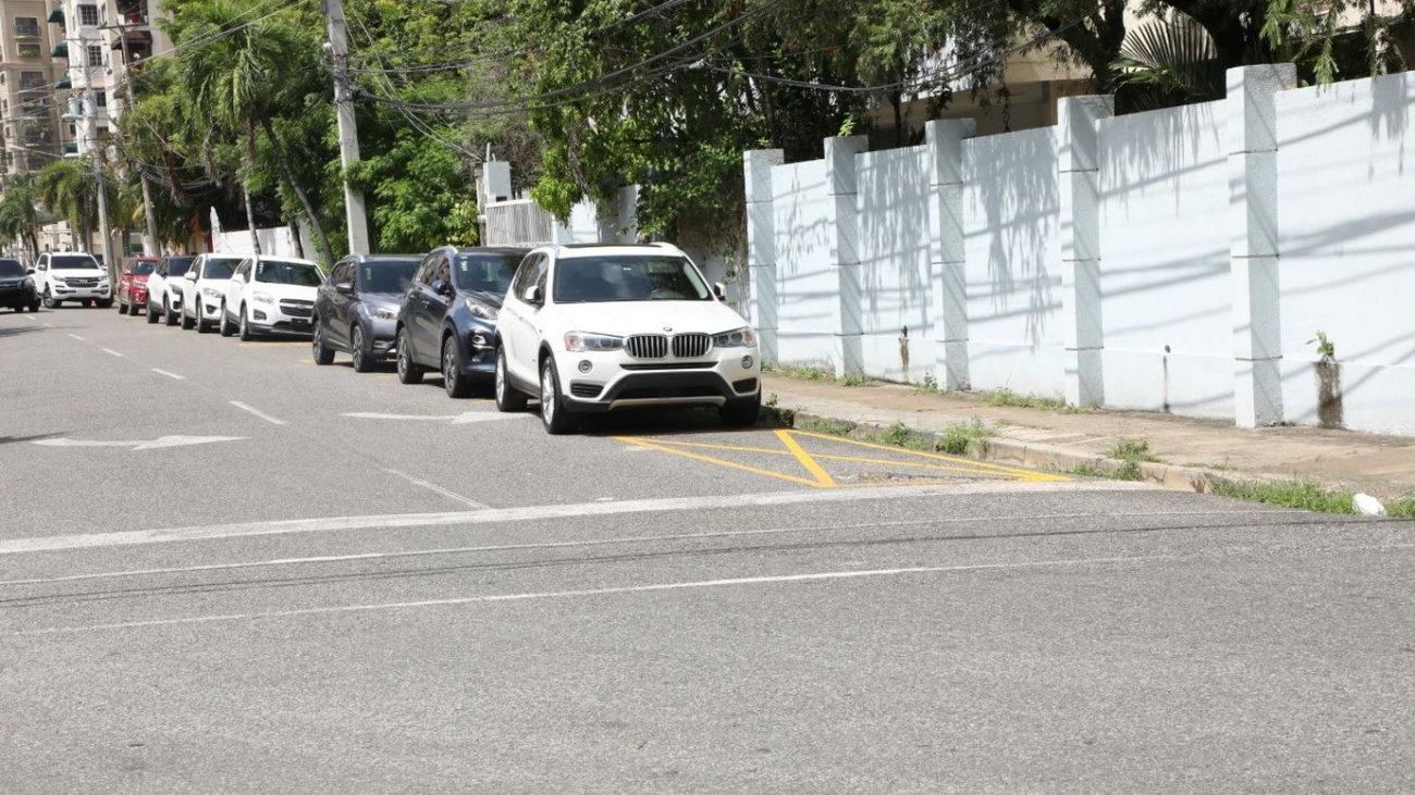 INTRANT trabaja en calles del ensanche Naco para "Parquéate Bien"