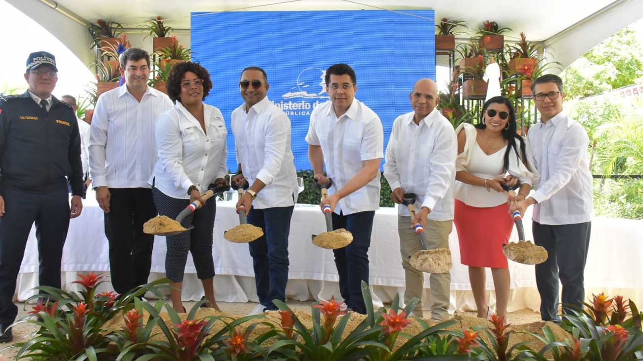 Ministerio de Turismo inicia reconstrucción vía de acceso a la Playa Macao, en Verón, Punta Cana