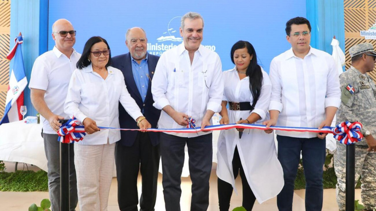 Abinader inaugura en la región Sur