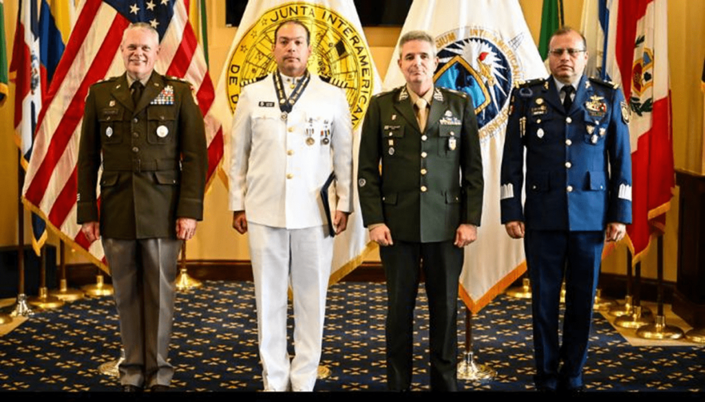 Condecoran a oficiales de las Fuerzas Armadas dominicanas