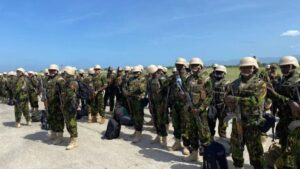 Llegan agentes kenianos a Haití