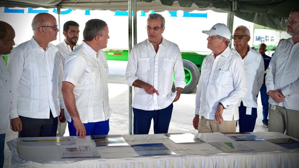 Presidente Abinader inaugura obras en Manzanillo